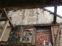 Durch einen Wohnungsbrand stark geschädigte Bausubstanz